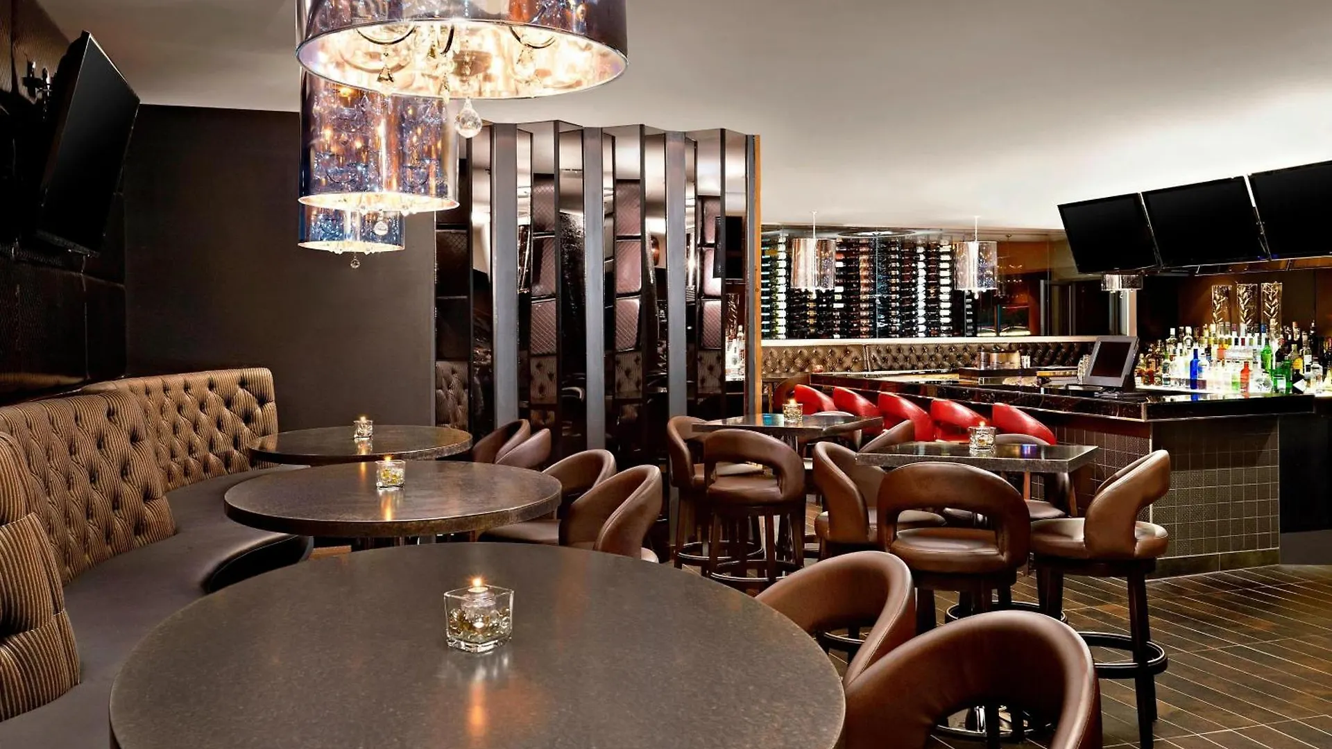 Four Points By Sheraton Hotel & Suites Calgary West 3*,  Канада