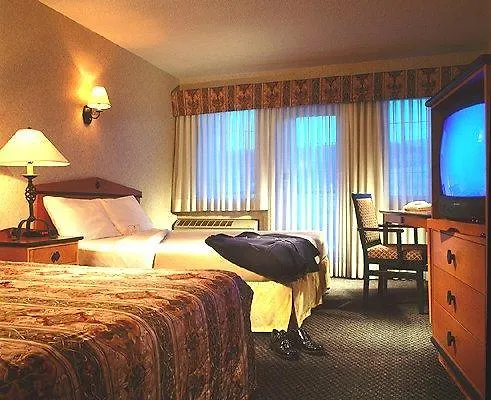 ***  Four Points By Sheraton Hotel & Suites Calgary West Канада