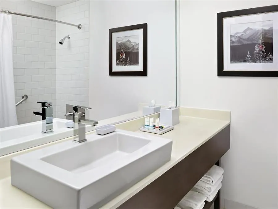 Four Points By Sheraton Hotel & Suites Calgary West 3*,  Канада