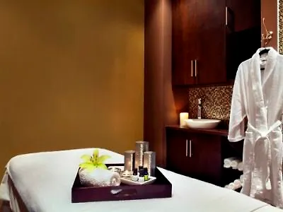 Four Points By Sheraton Hotel & Suites Calgary West 3*,