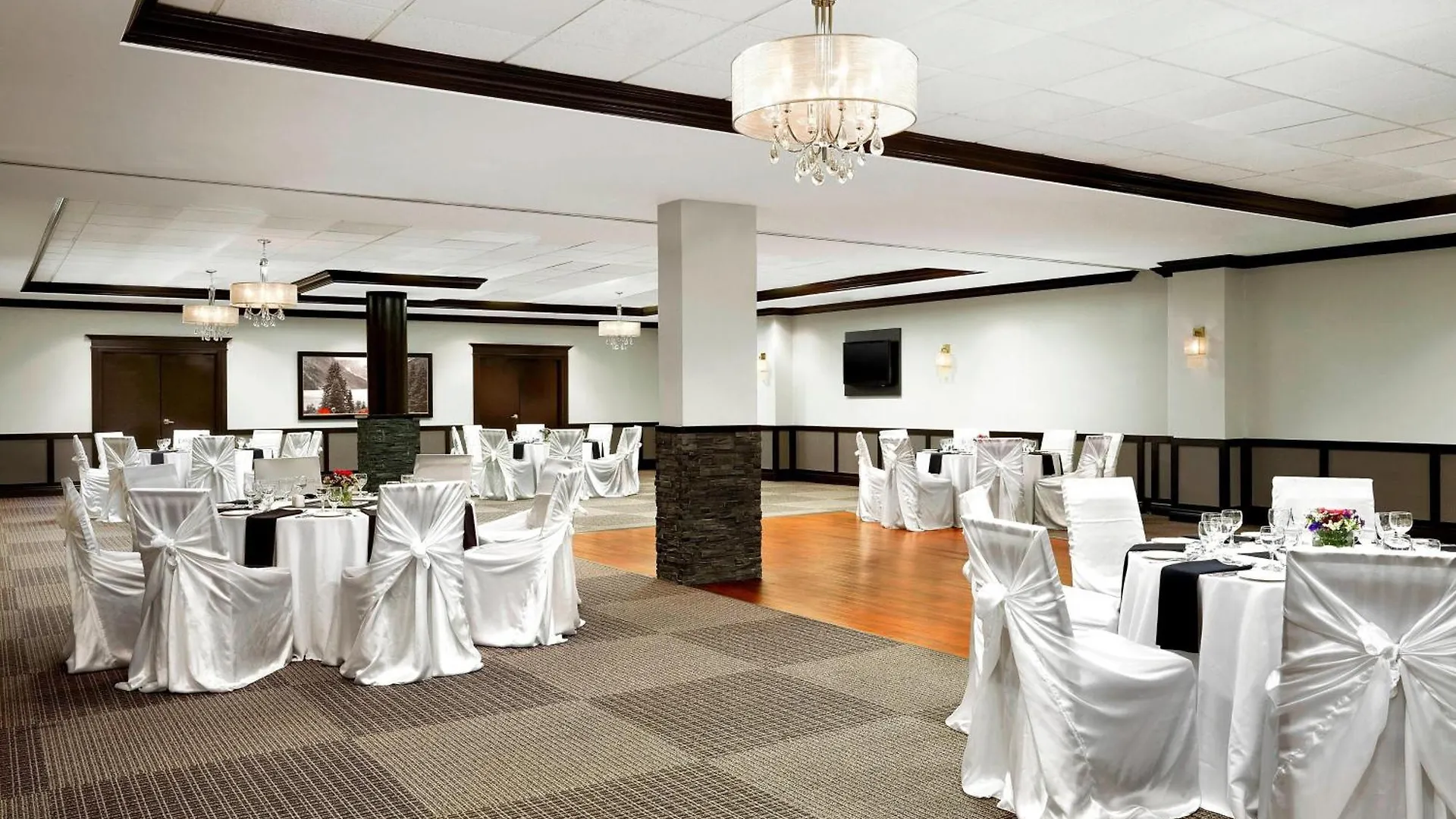 ***  Four Points By Sheraton Hotel & Suites Calgary West Canada