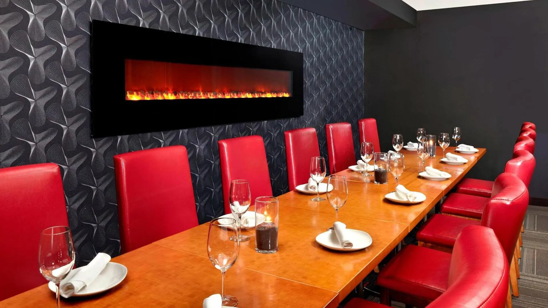 Four Points By Sheraton Hotel & Suites Calgary West