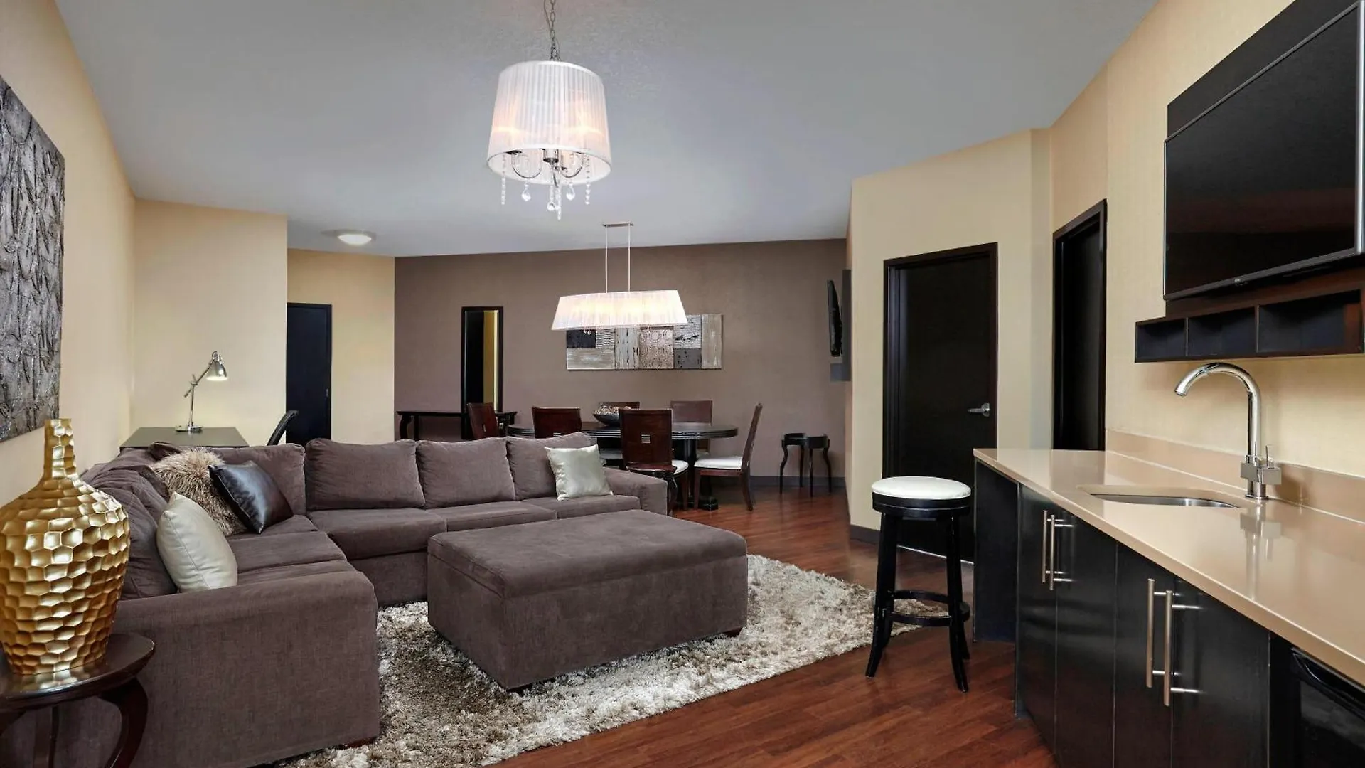 Four Points By Sheraton Hotel & Suites Calgary West